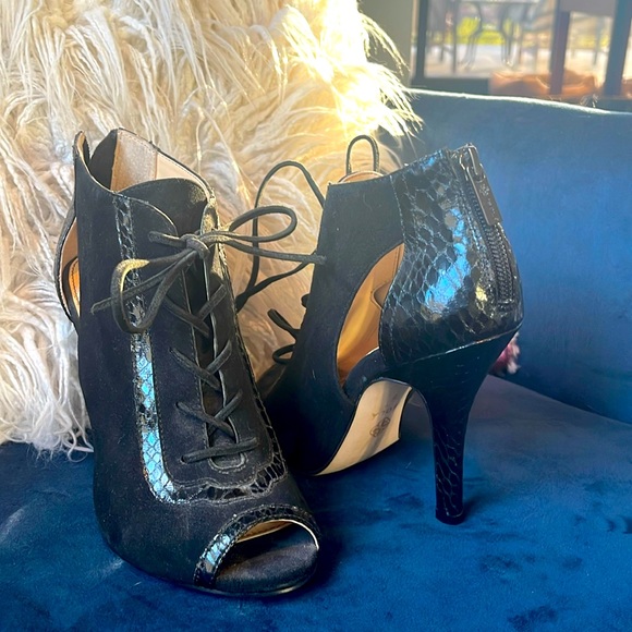 Idols lace up heels - Picture 1 of 4